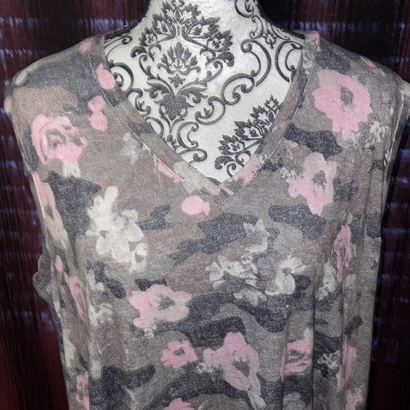 Camo/Floral Tank - Picture 2 of 3